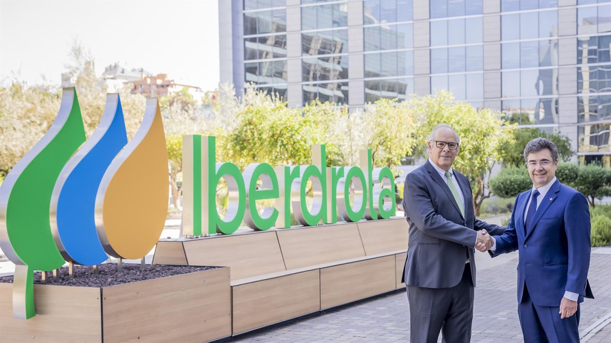 Iberdrola y Vodafone España sellan un acuerdo para comercializar servicios de energía y telecomunicaciones