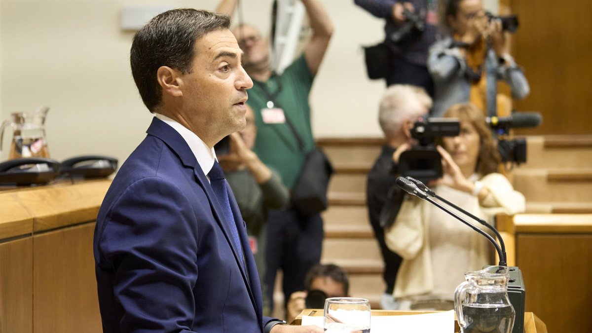 Pradales pide a Sánchez que baje el IVA de alimentos y energía y que bonifique carburantes y calefacción