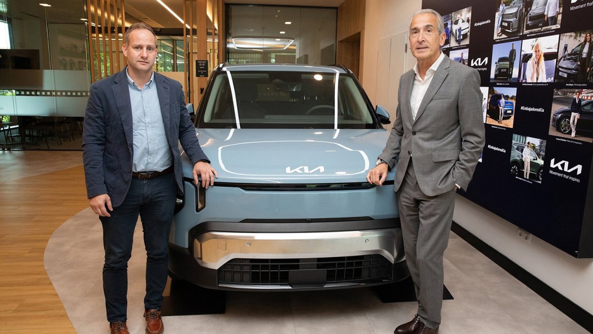 Kia y AUVE firman una alianza para impulsar la movilidad eléctrica en España