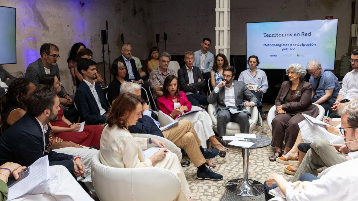 Redeia, Fundación Renovables y RGI lanzan una metodología para incluir a territorios en el despliegue de redes