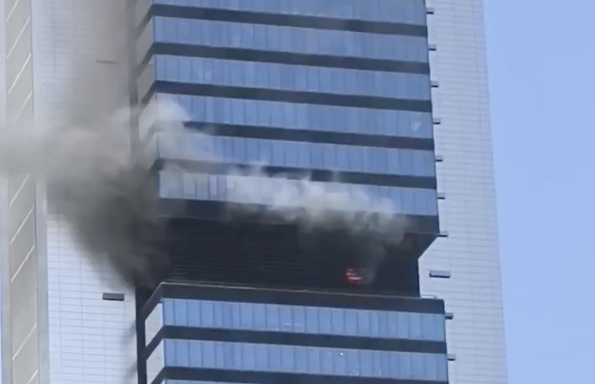 Un incendio en las oficinas de Moeve obliga a desalojar una de las Cuatro Grandes Torres de Madrid