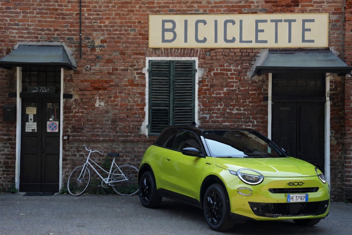 Fiat recupera el motor de gasolina en el 600, con 100 CV y cambio manual, ideal para el entorno urbano