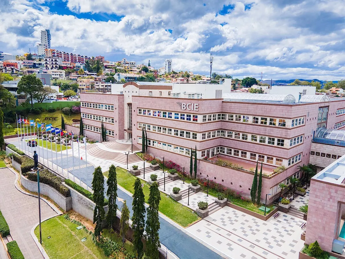El BCIE aprueba un crédito de 500 millones de dólares para generación eléctrica en México