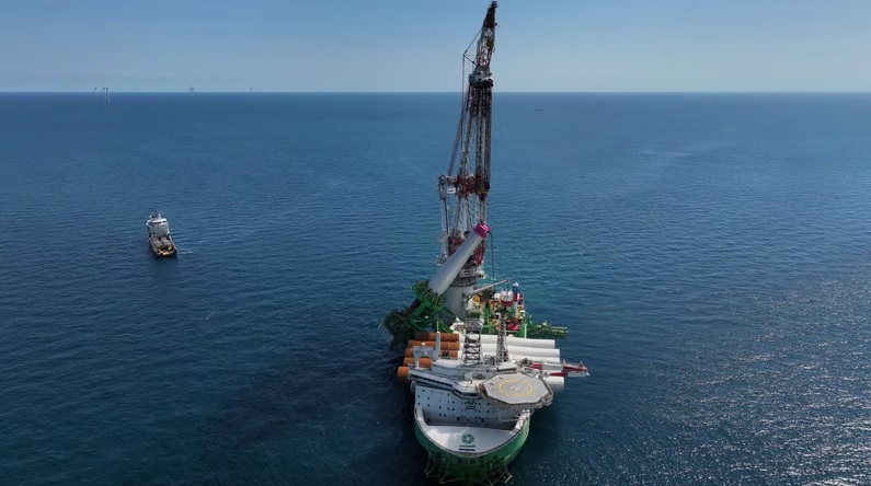 Vattenfall instala el primer monopilote del parque eólico marino Nordlicht 1