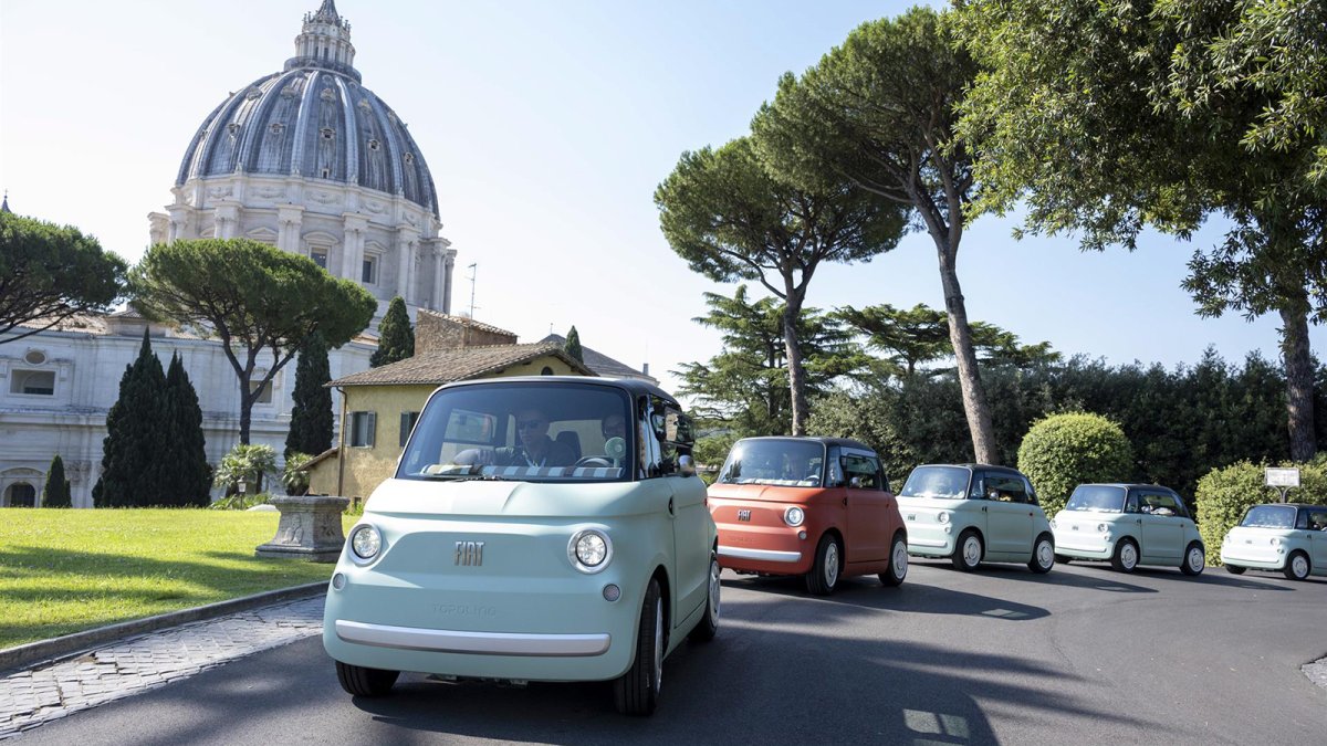 Fiat entrega 30 vehículos eléctricos al Vaticano para avanzar en movilidad sostenible