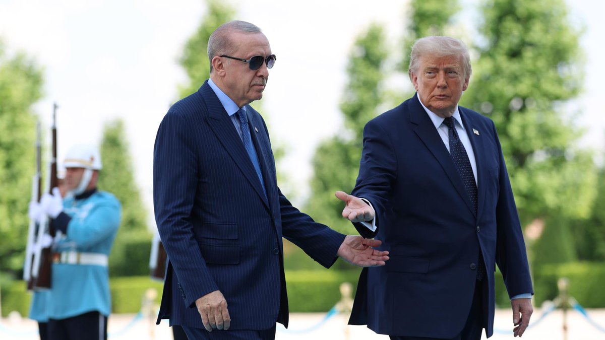 Trump detendrá "completamente" el comercio con España y dice que es "una causa perdida": "No tienen remedio"