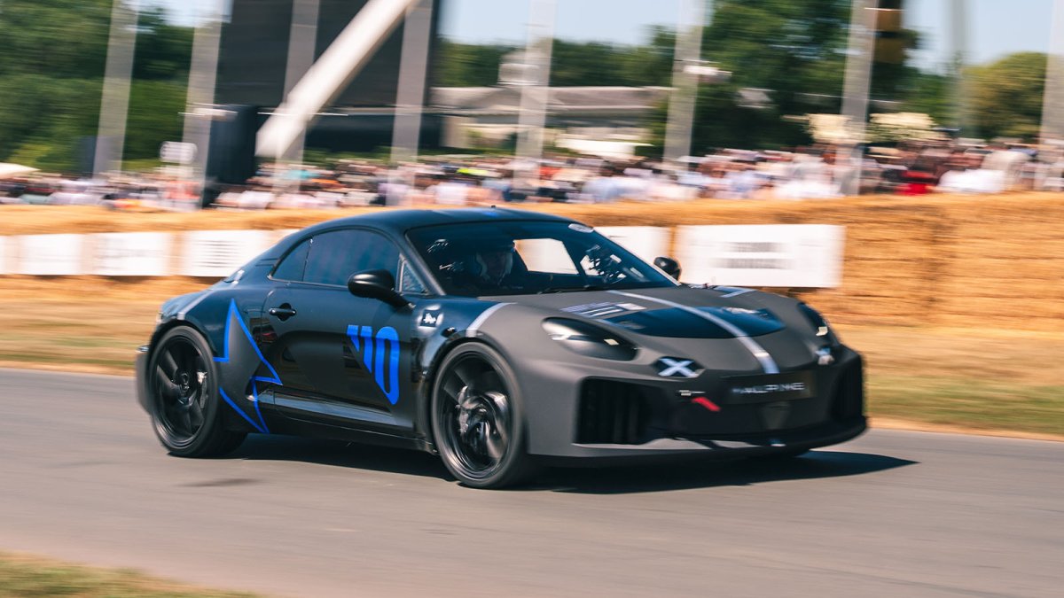 ¡Se deja ver en público! El Alpine A110 eléctrico rueda en Goodwood