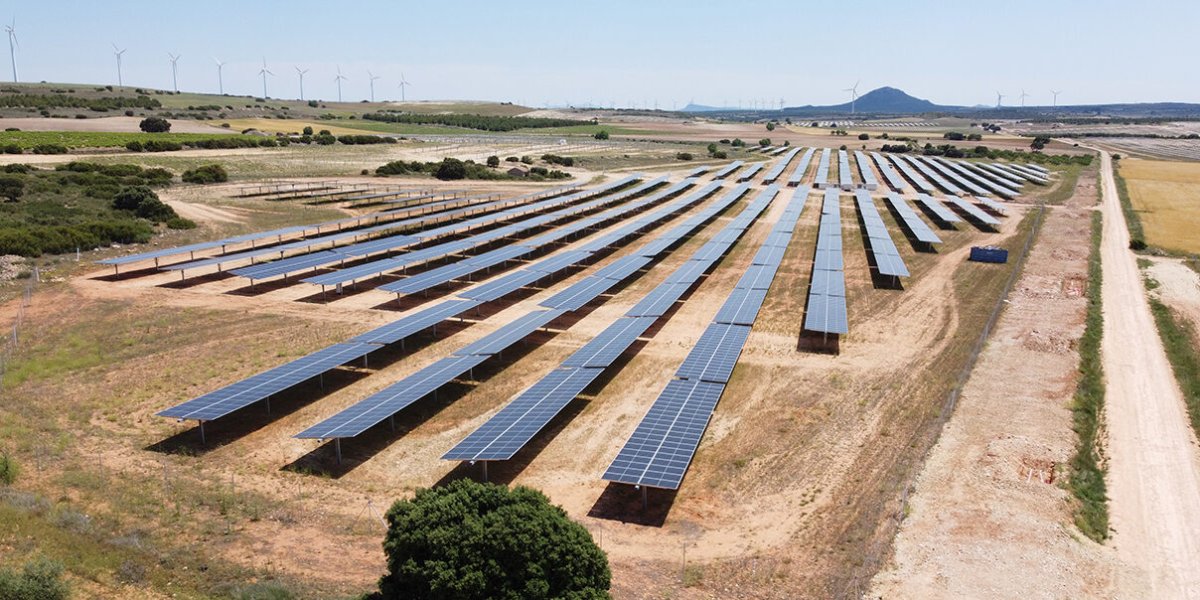 Elawan Energy cierra una de las mayores financiaciones para renovables con baterías en España por 760 millones