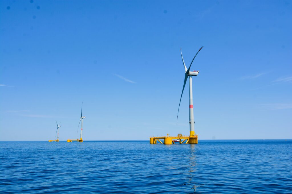 Ocean Winds alcanza la plena potencia en su primer parque eólico marino flotante en Francia