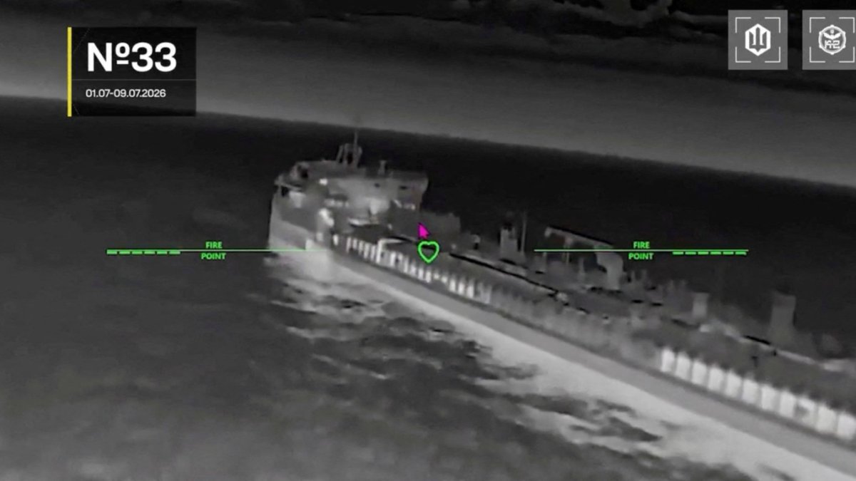 Ucrania alcanza otros 21 petroleros de la 'flota fantasma' rusa en el mar de Azov