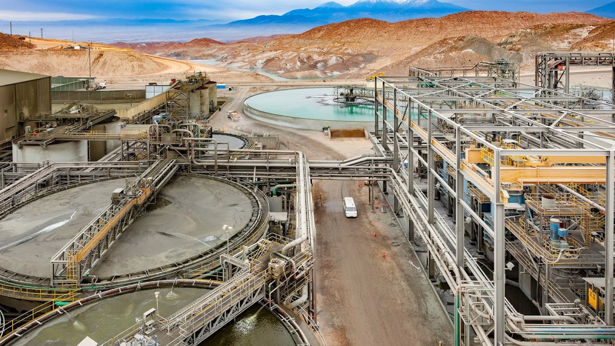 Las restricciones chinas a las tierras raras comprometen 5,7 billones anuales de producción mundial