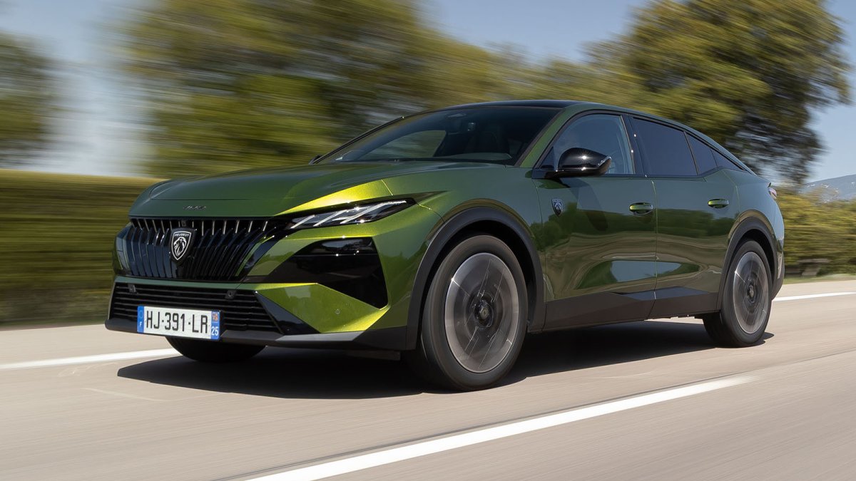 Hay pocos modelos en el mercado con una estética como la de este Peugeot 408. 