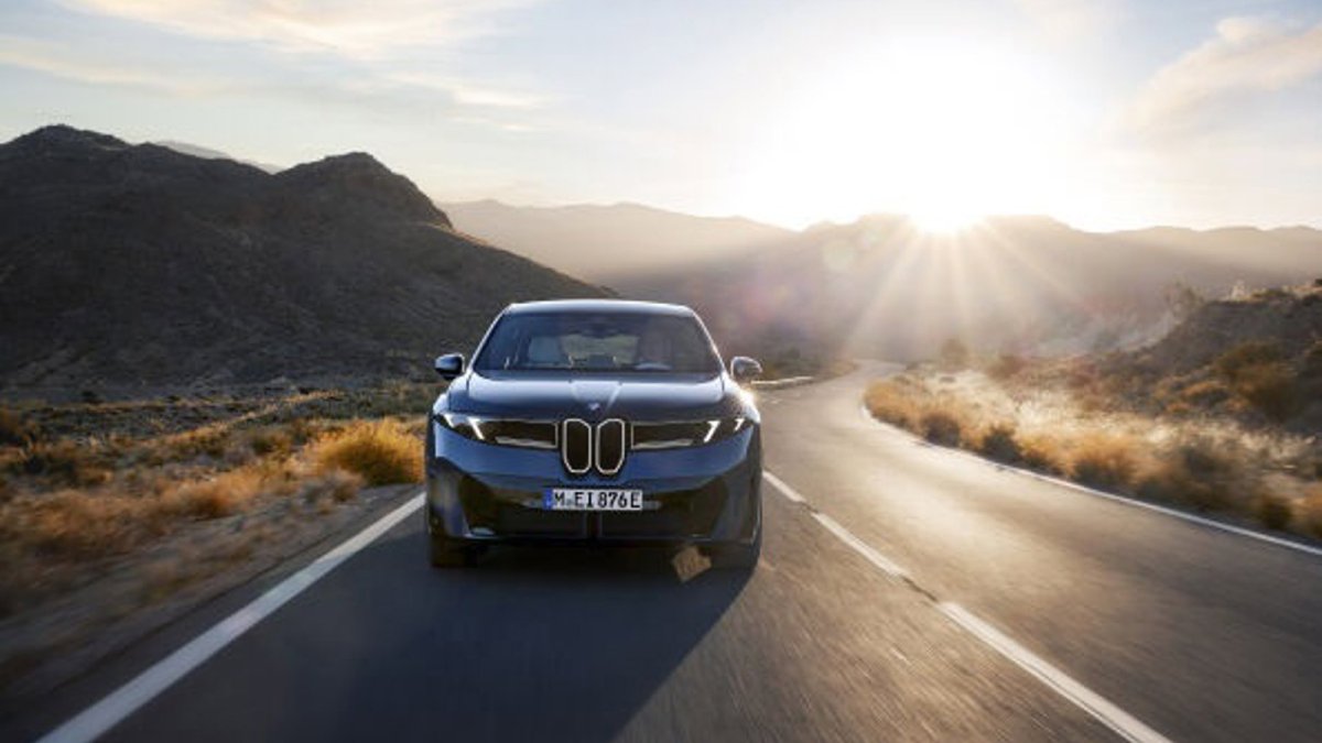BMW amplía la gama del nuevo iX3 con una versión de acceso que ofrece hasta 637 kilómetros de autonomía.