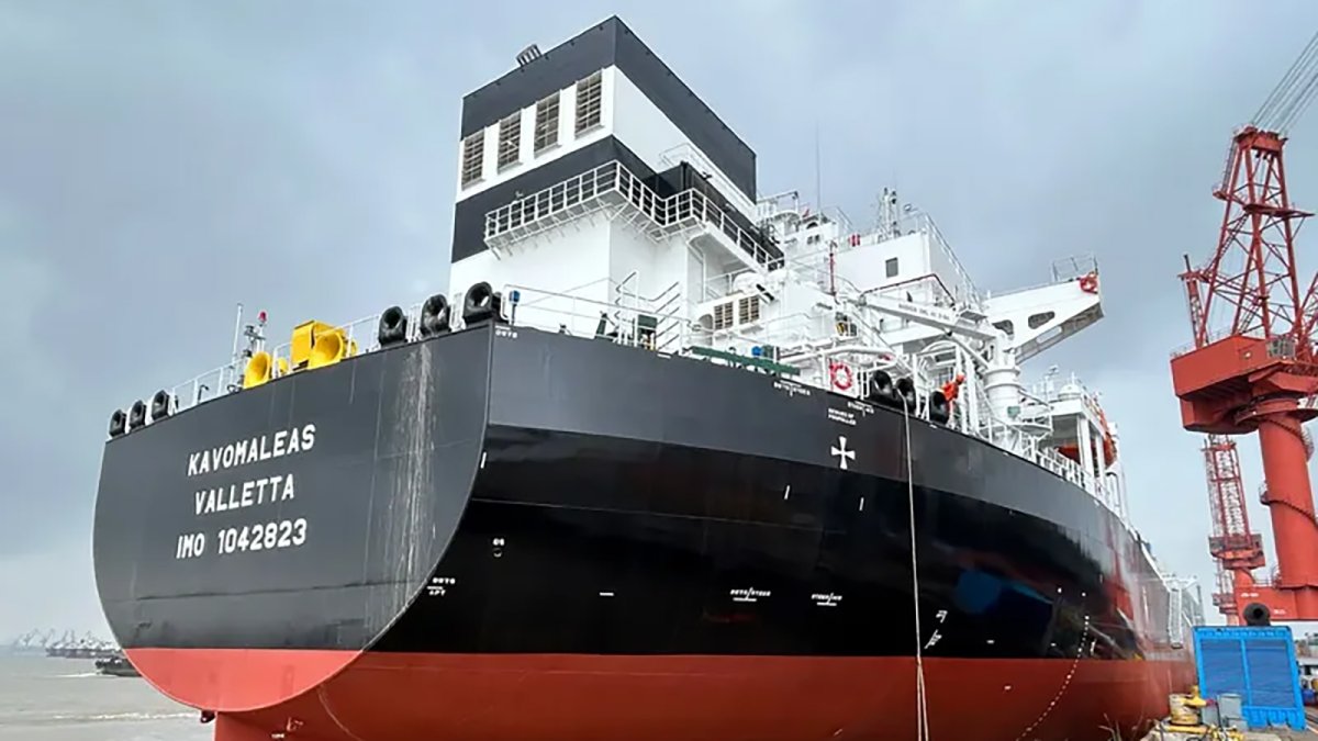 Dos petroleros griegos fueron alcanzados por misiles en el Estrecho de Ormuz