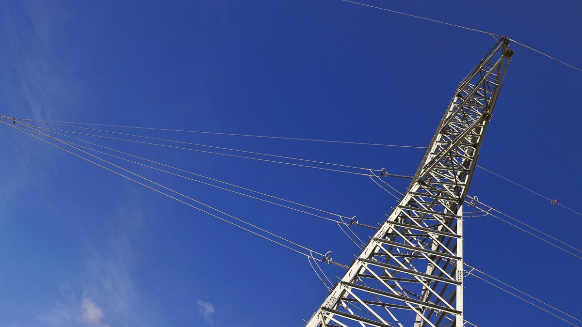 Economía y el BEI financiarán con 870 millones Naturgy para reforzar y digitalizar sus redes eléctricas en España