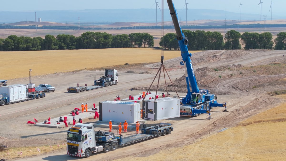 Statkraft instala sus primeras baterías en España para hibridar su parque eólico repotenciado Montes de Cierzo en Navarra
