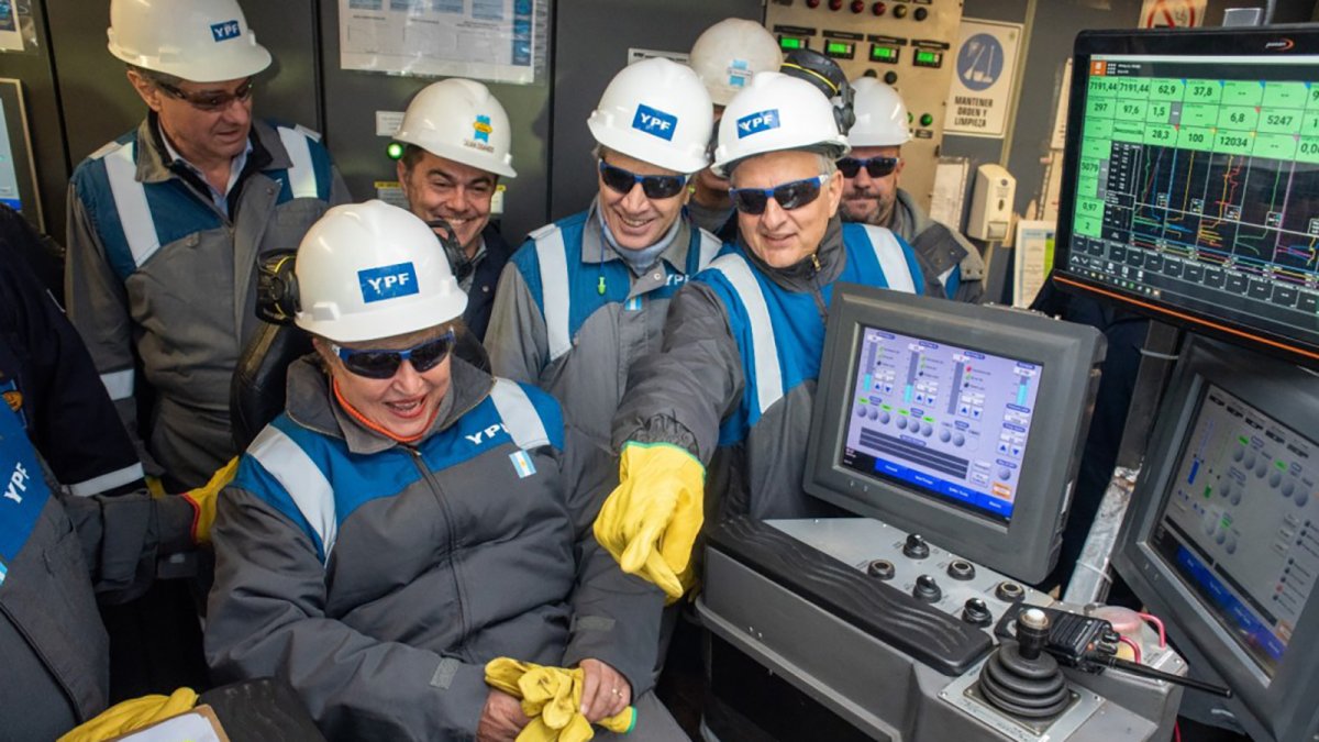 Georgieva (FMI) recorre un yacimiento de YPF en su visita a la 'joya' petrolera de Vaca Muerta