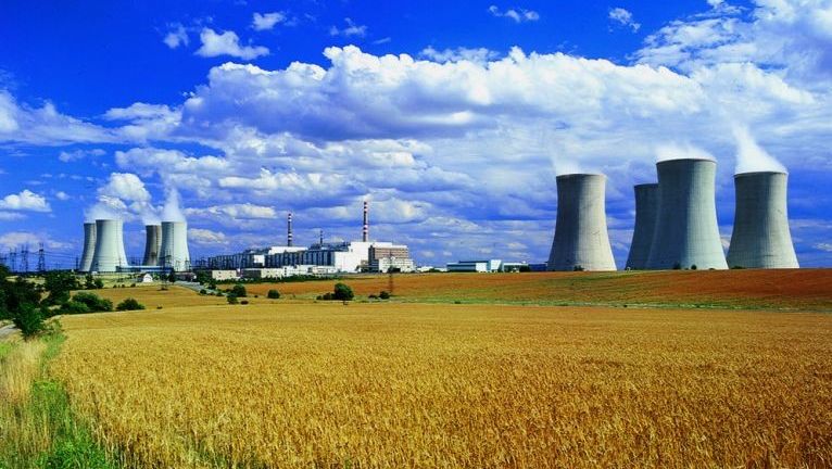 Hungría reconecta una turbina en su central nuclear al subir el agua en el Danubio