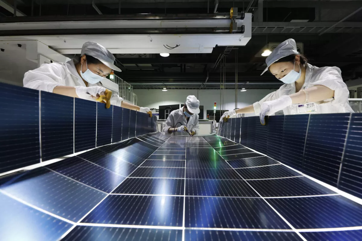 La solar supera los 3 TW en el mundo, con recortes de producción disparados en los mercados más maduros