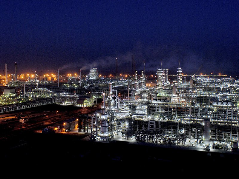 La India exigirá producir más gas a sus refinerías en emergencias tras la crisis de Irán