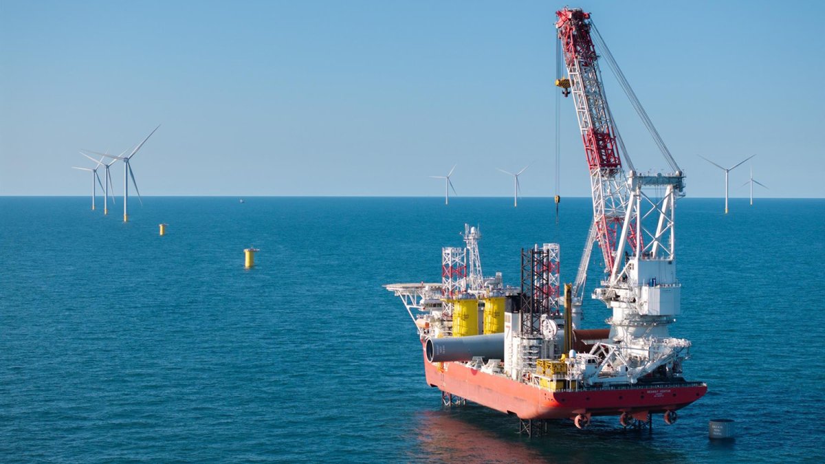 Iberdrola completa la instalación de las cimentaciones de su 'megaproyecto' de eólica marina 'East Anglia 3'