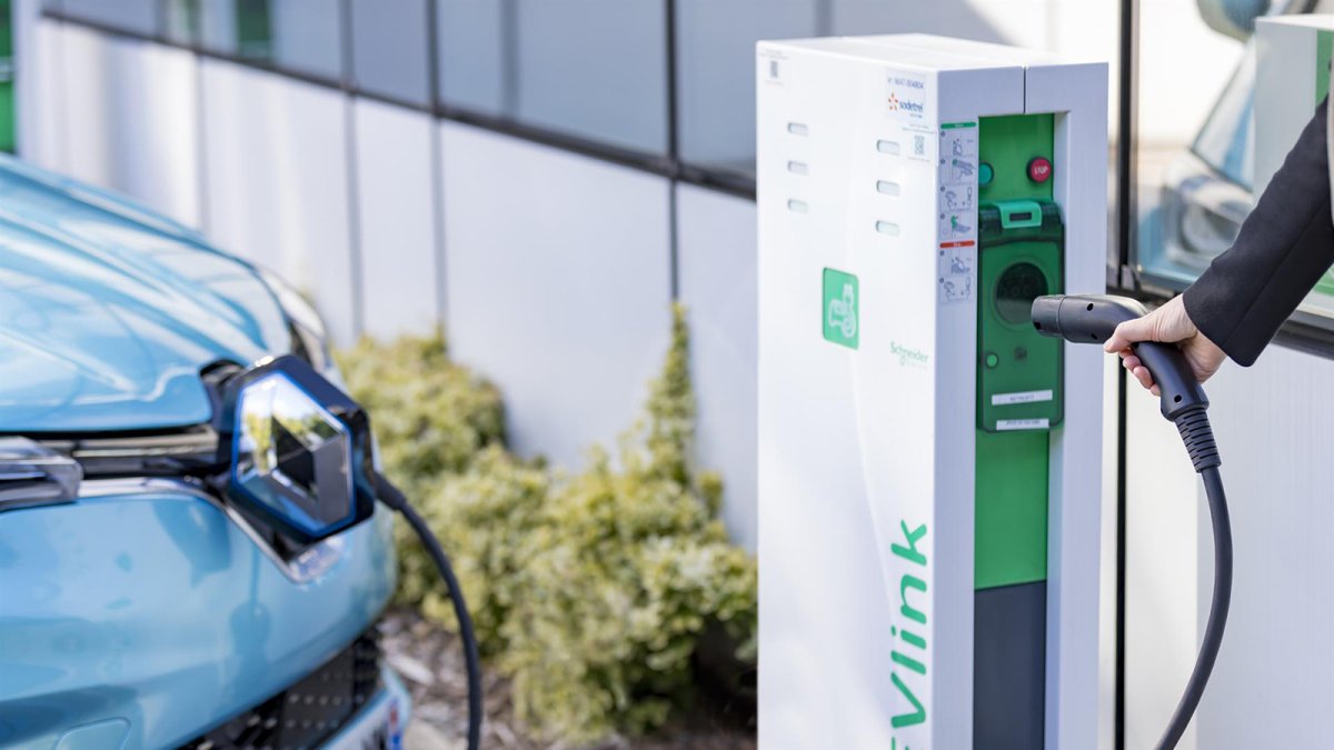 El tiempo máximo aceptable de recarga para los conductores de coches eléctricos es de 24 minutos