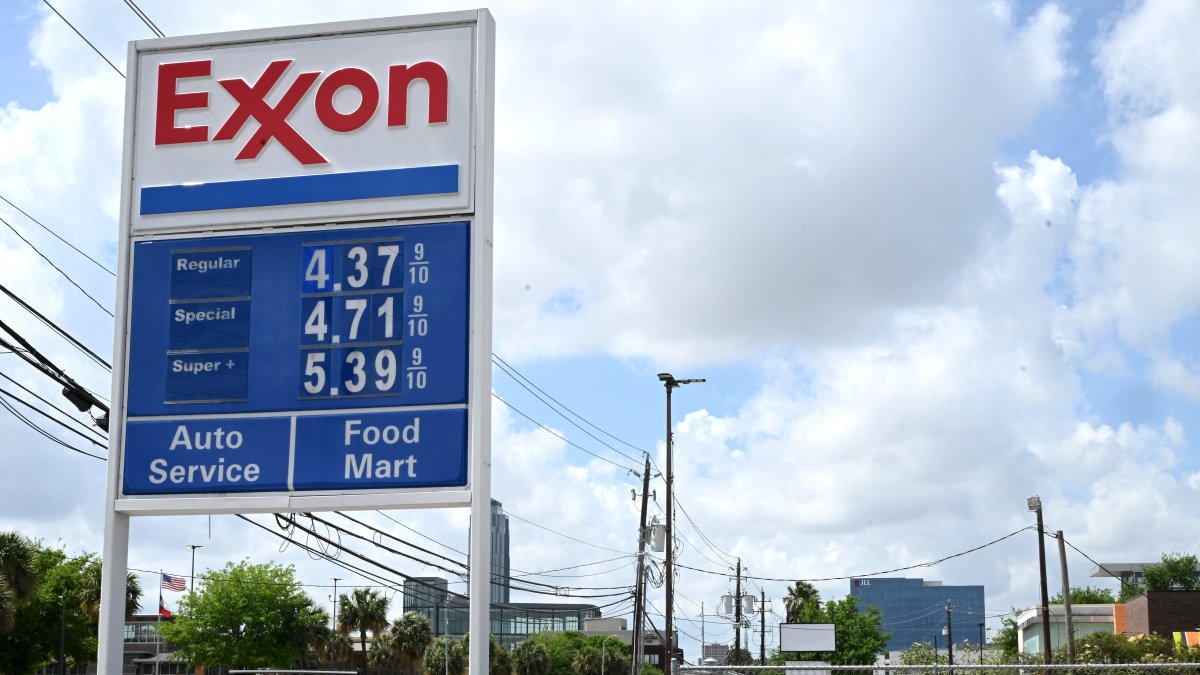 Los elevados márgenes de refino y el encarecimiento del crudo impulsan el precio de la gasolina en EEUU