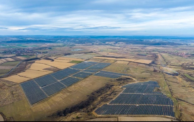 Econergy pone en marcha en Rumanía su primer proyecto híbrido de energía solar y almacenamiento
