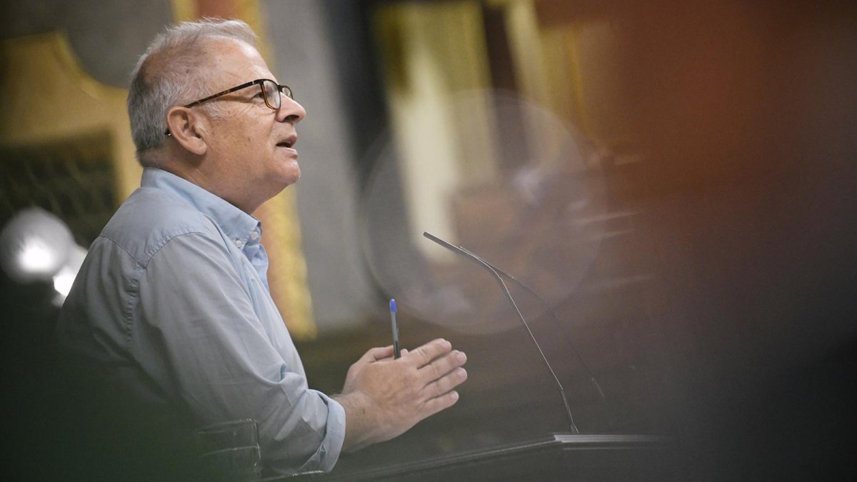 Sumar exige fijar un precio máximo de la gasolina y del gasóleo ante la "avaricia" de las petroleras