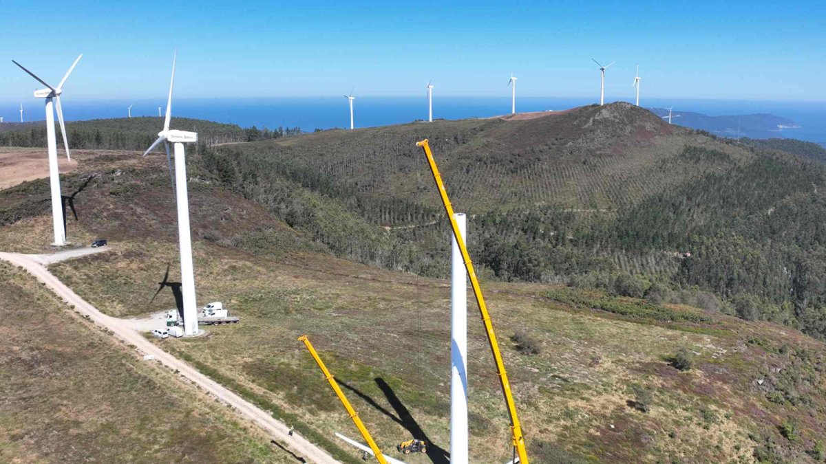 Endesa sustituye 40 aerogeneradores por cuatro de última generación en Mañón y Ortigueira (La Coruña)
