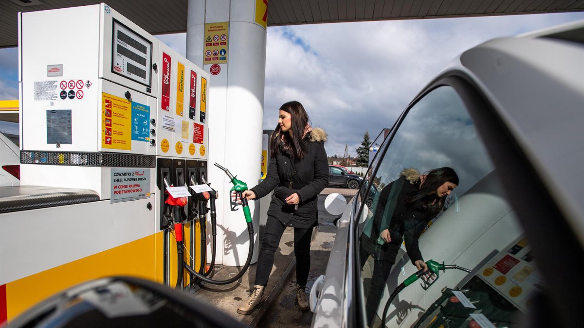 El Gobierno de República Checa recupera el tope máximo de venta de combustible durante el mes de octubre