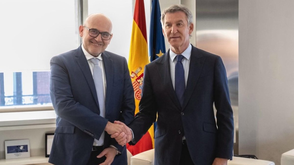 Feijóo ofrece al sector del automóvil el apoyo del PP y critica al Gobierno por no ser "un aliado"