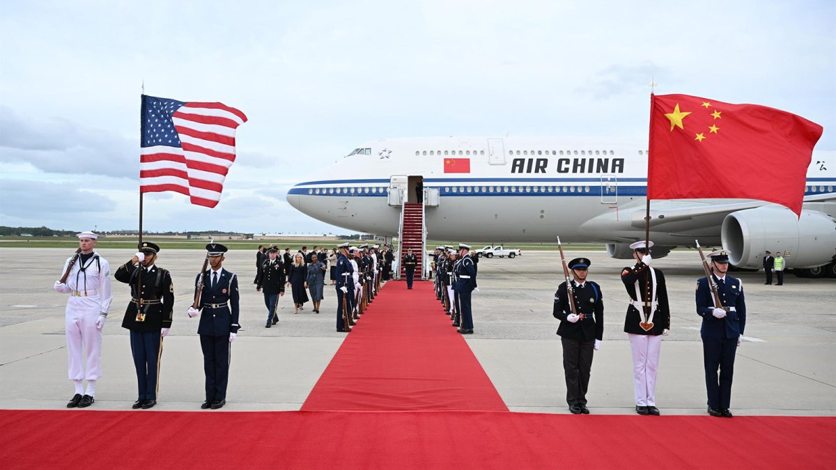 El petróleo escala a los 106 dólares a la espera de la reunión entre Xi Jinping y Trump en Washington