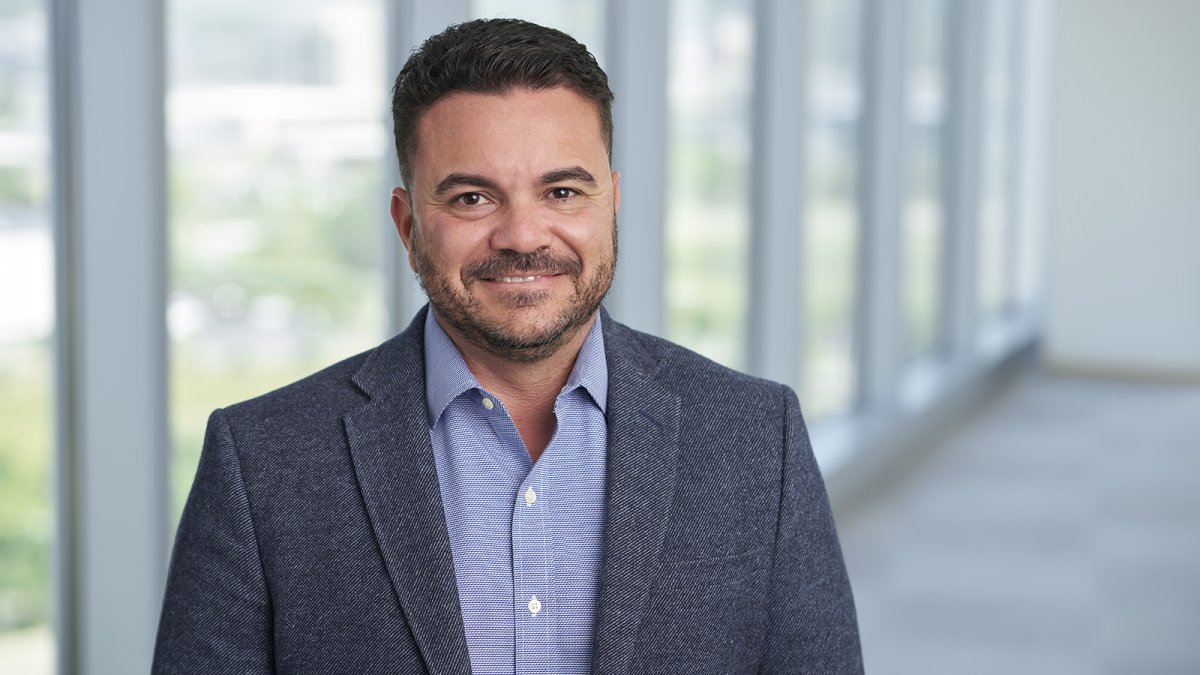 Eaton firma un acuerdo para adquirir COL Group y ampliar su capacidad de fabricación para los mercados de centros de datos y redes eléctricas en EMEA