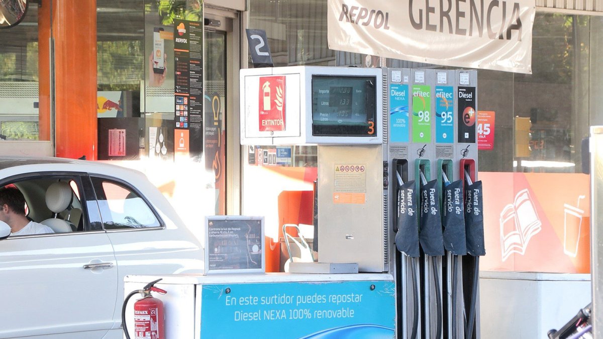 Los carburantes suben más del 30% pese a las ayudas