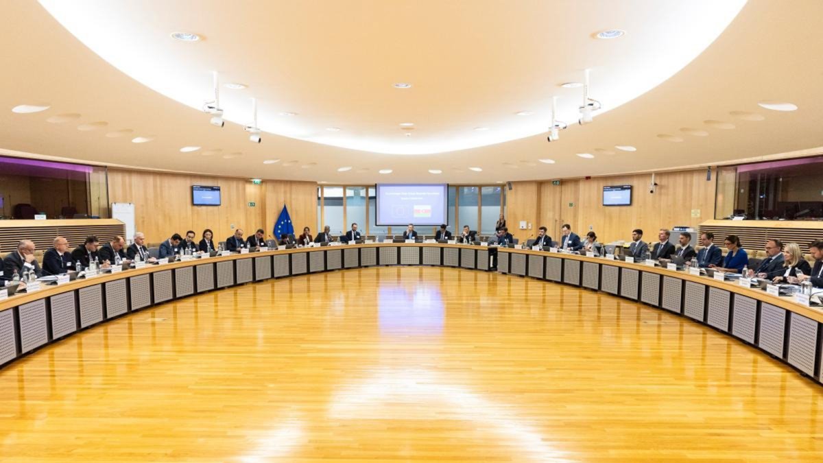 La UE constata que os precios del diésel son "elevados", pero el suministro es "estable"