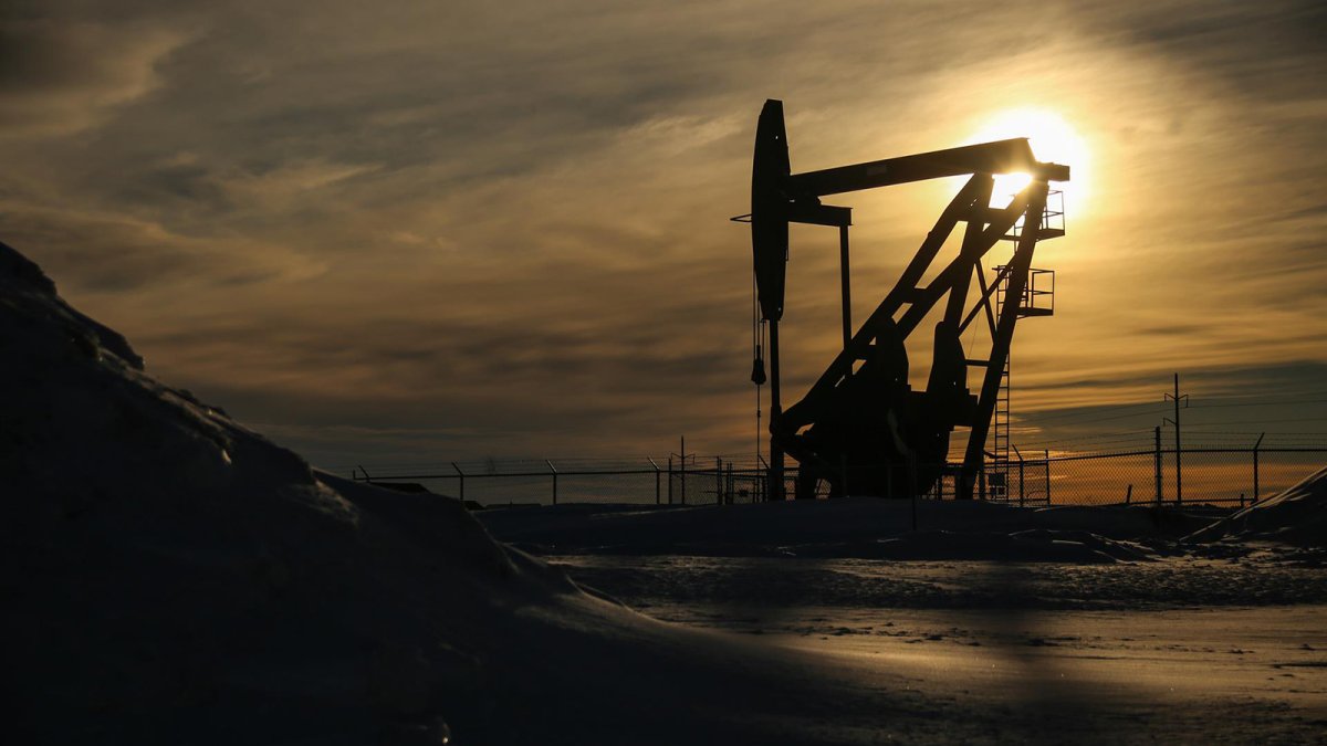 El Brent cae por debajo de los 100 dólares ante la posibilidad de nuevas liberaciones de reservas de crudo