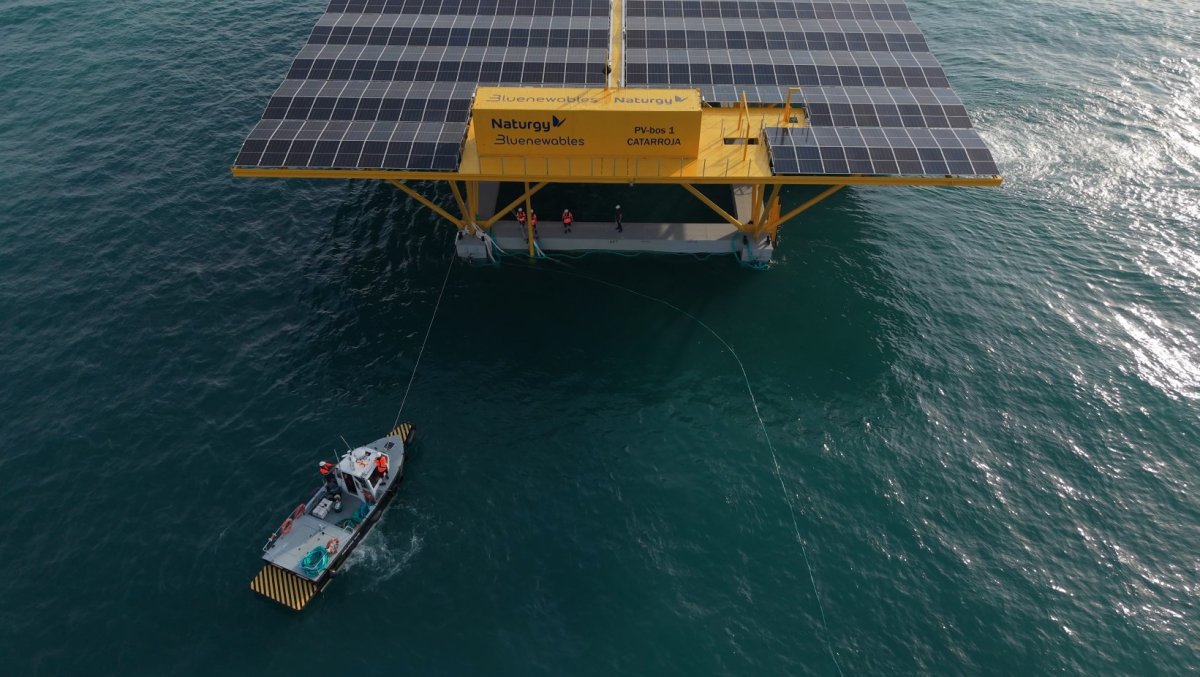 Naturgy y BlueNewables inician las pruebas de su fotovoltaica marina flotante de 1 MW en Valencia