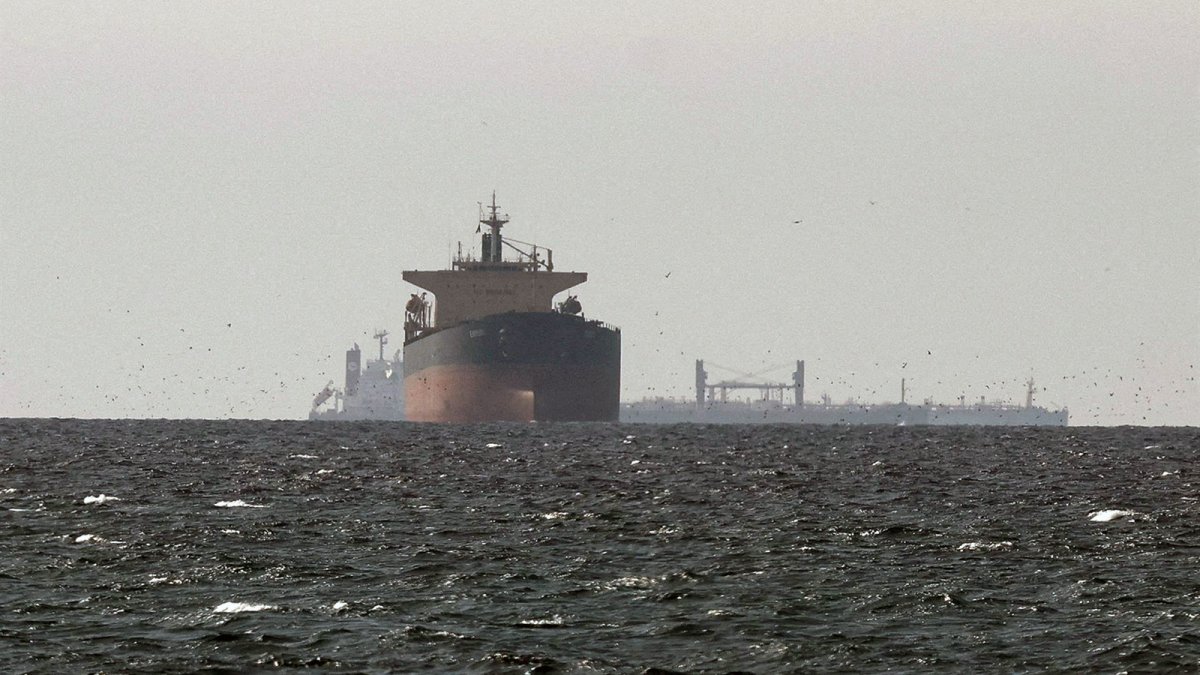 Irán asegura haber acordado con Omán rutas marítimas seguras en el Estrecho de Ormuz