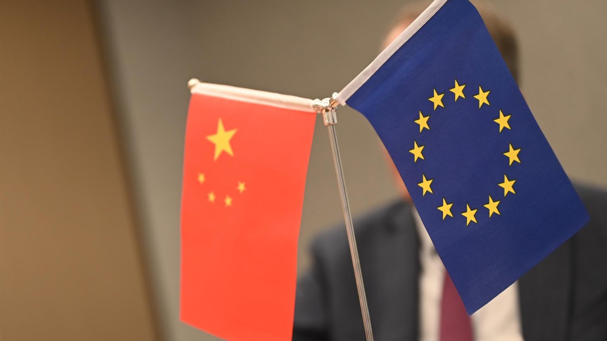 China confirma un acuerdo con la UE sobre vehículos híbridos, tierras raras y otras cuestiones comerciales