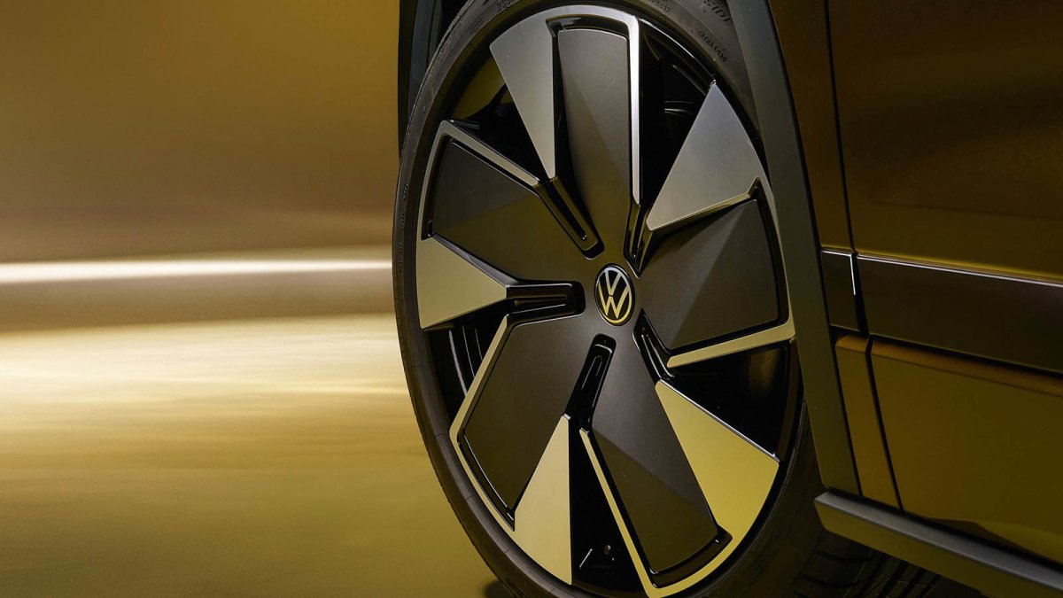 Volkswagen presenta al público en Pamplona su primer coche eléctrico fabricado en Navarra