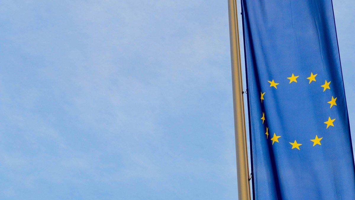 La CE prevé que la crisis energética frene la creación de 440.000 empleos en la UE en 2026
