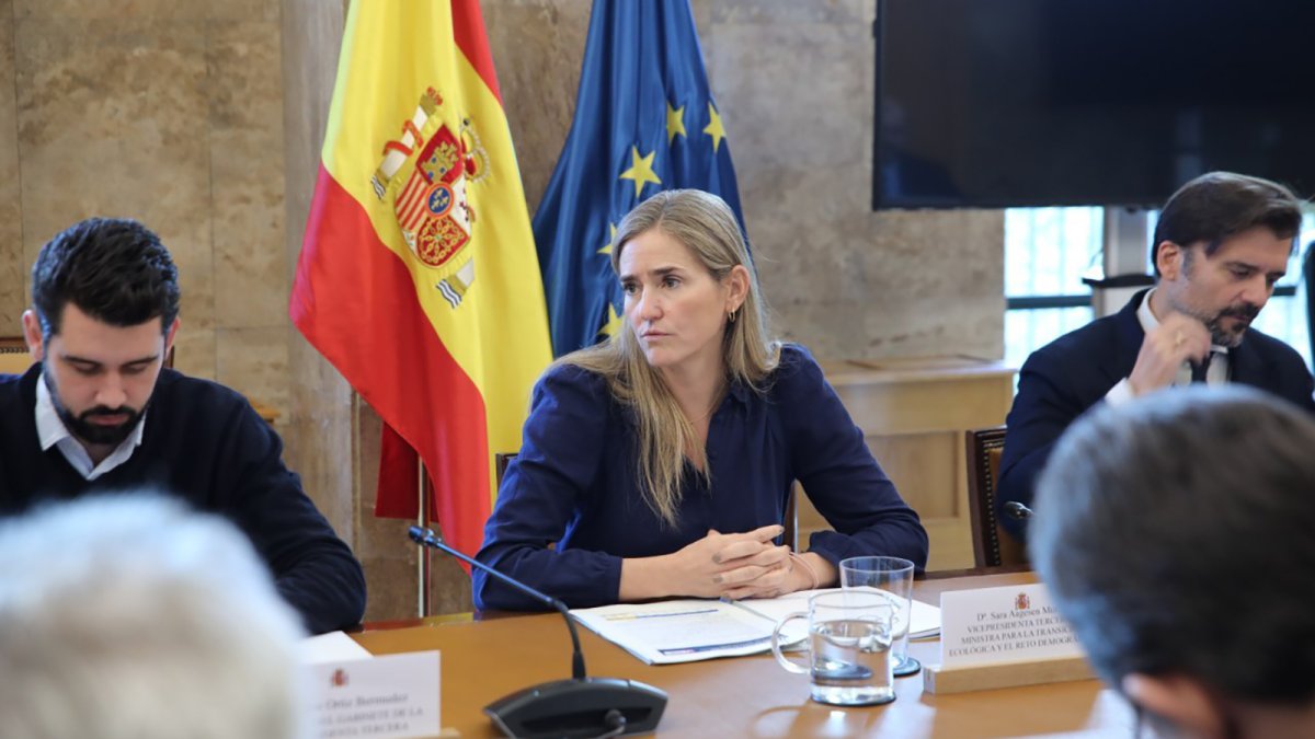 Aagesen cree que un nuevo impuesto al sol en Castilla y León "oscurece el futuro de todos"
