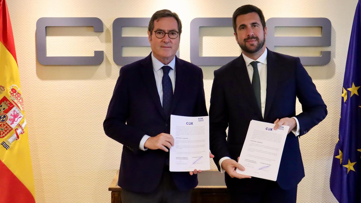 Cox formaliza su incorporación a la CEOE
