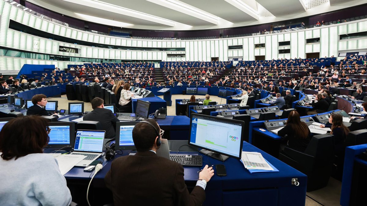 La Eurocámara respalda ampliar los permisos gratuitos para emitir CO2 a industrias como la cerámica