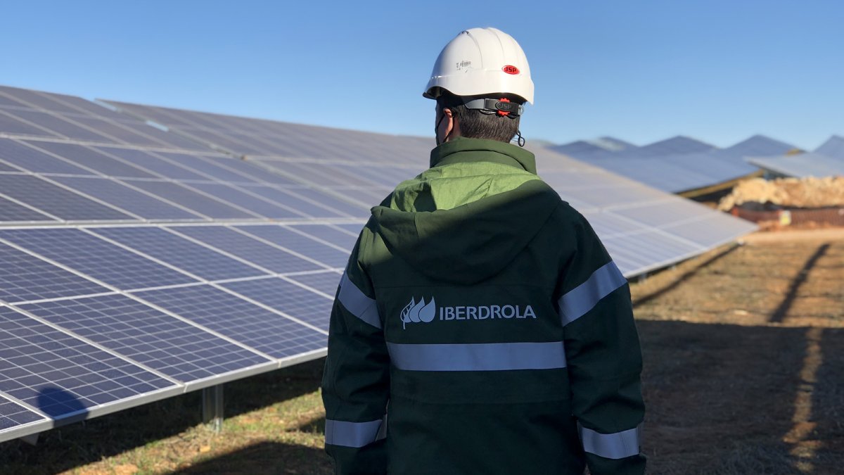 Iberdrola y MediaMarkt firman un acuerdo de suministro de energía renovable para el 100% de sus centros en España