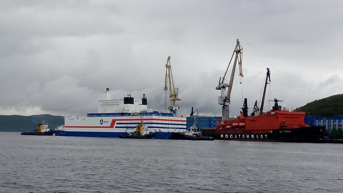 Putin ofrece a los líderes africanos centrales nucleares flotantes rusas