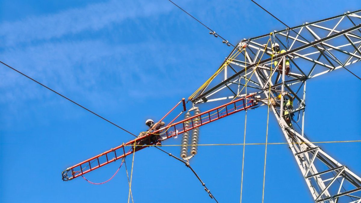 Red Eléctrica digitaliza la red de transporte que conecta las provincias de Huesca y Lleida instalando tecnología innovadora.