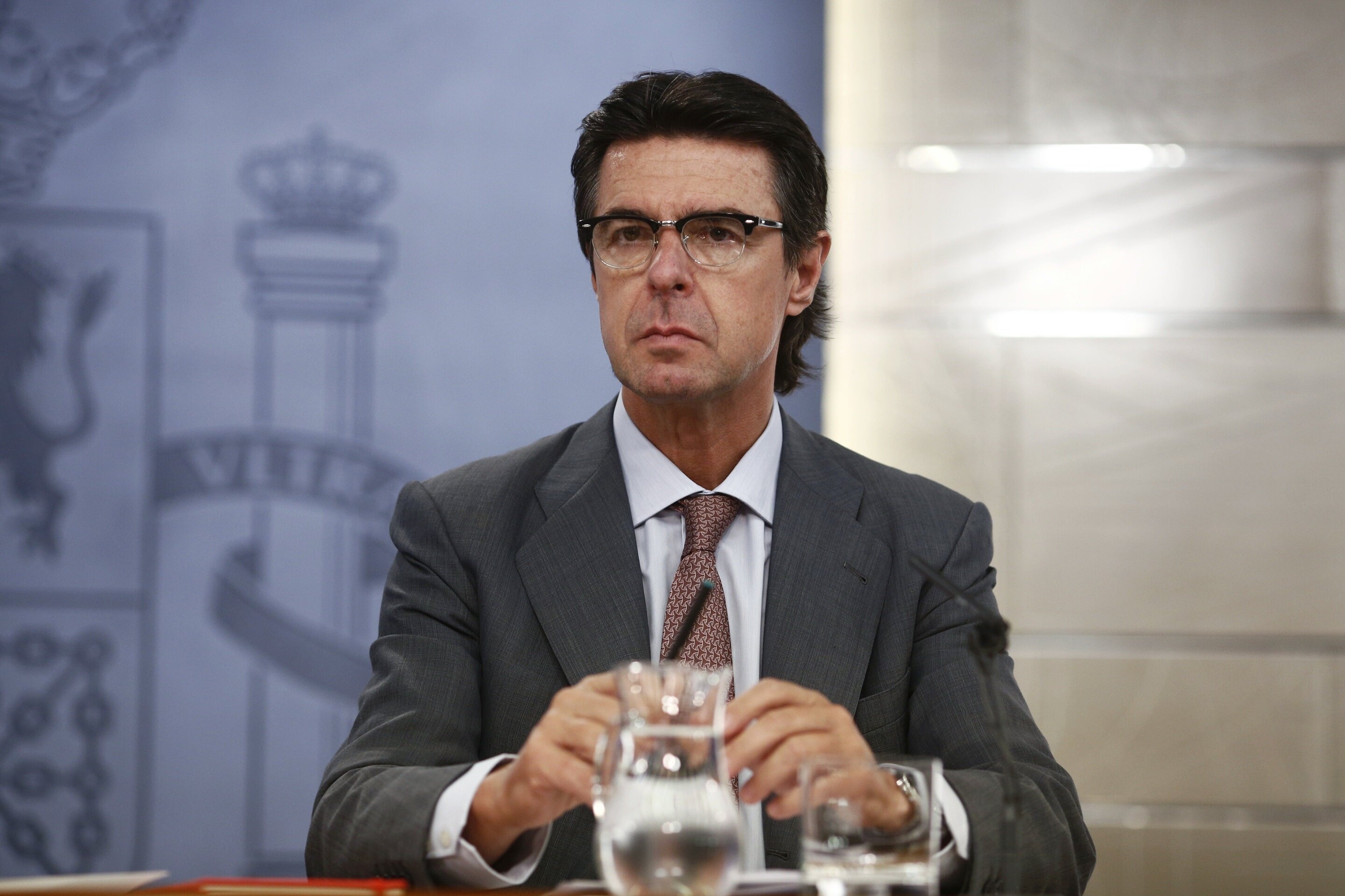El ministro Soria en una rueda de prensa de prensa tras el Consejo de Ministros. FOTO: EFE.