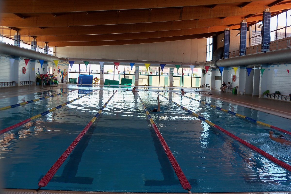 Interior de la piscina de Almassora. 